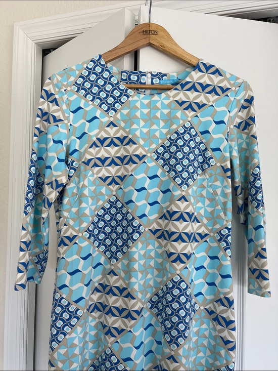 J Mclaughlin Dresses & Skirts - J McLaughlin Blue Geometric Midi Dress with Three-Quarter Sleeves